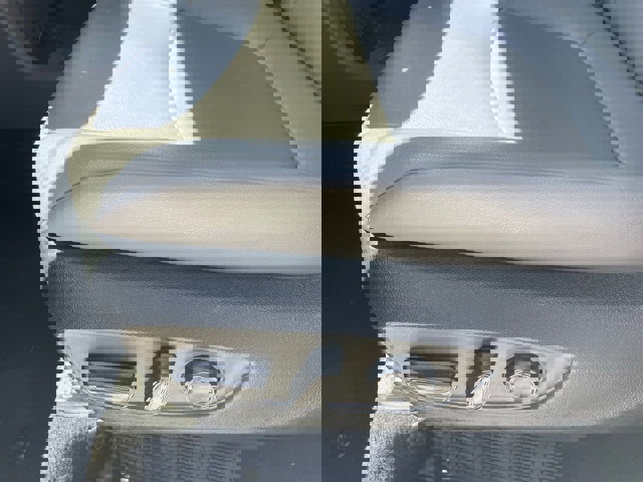 Used 2024 Toyota Sienna XLE FWD image 6