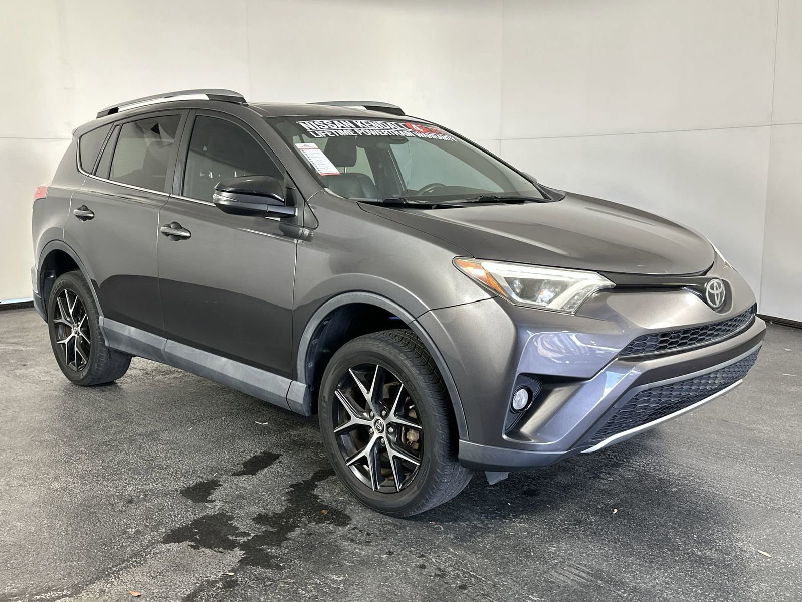 Used 2017 Toyota RAV4 SE image 3