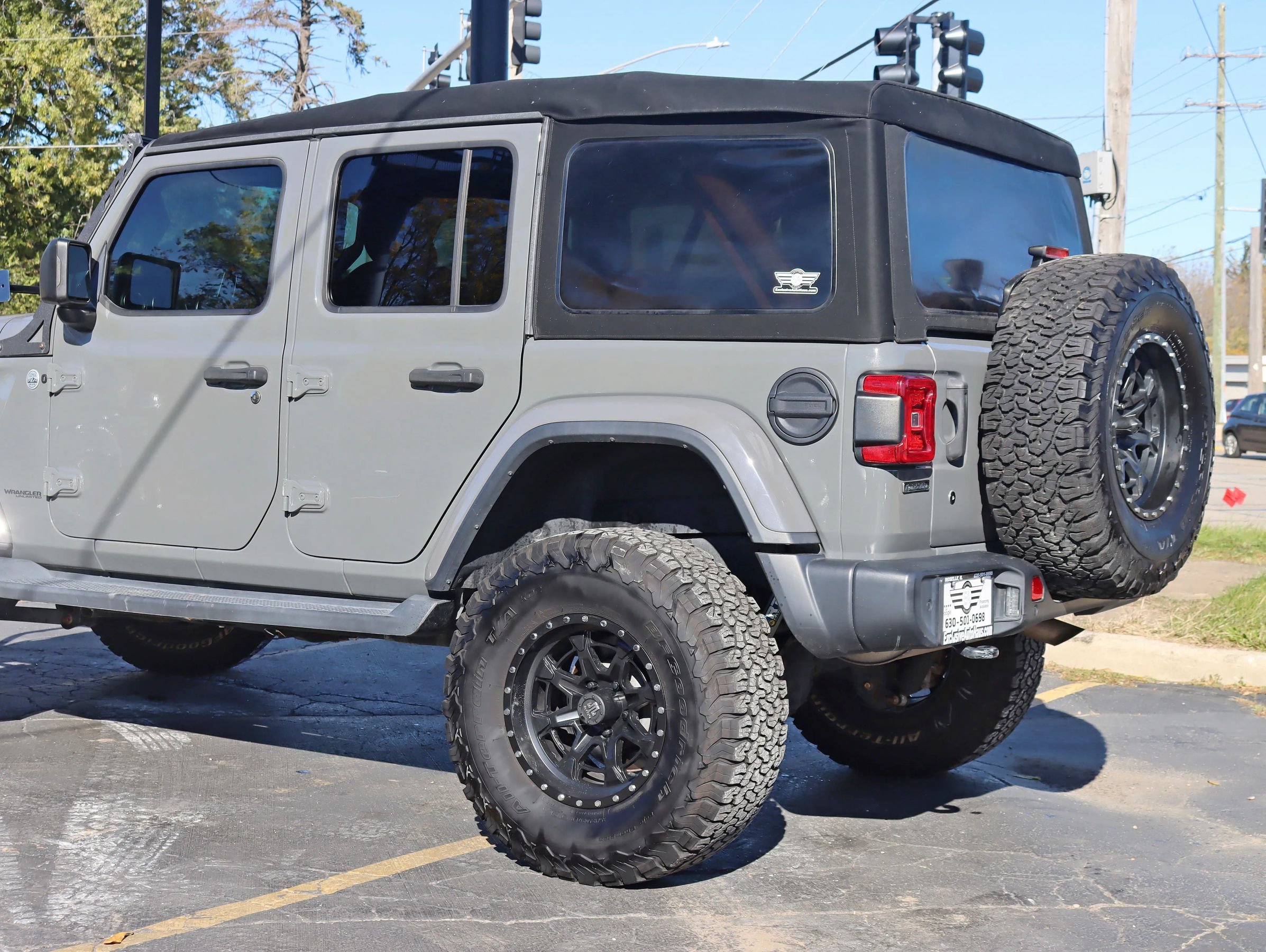 Used 2019 Jeep Wrangler Unlimited Sahara AWD/4WD image 13