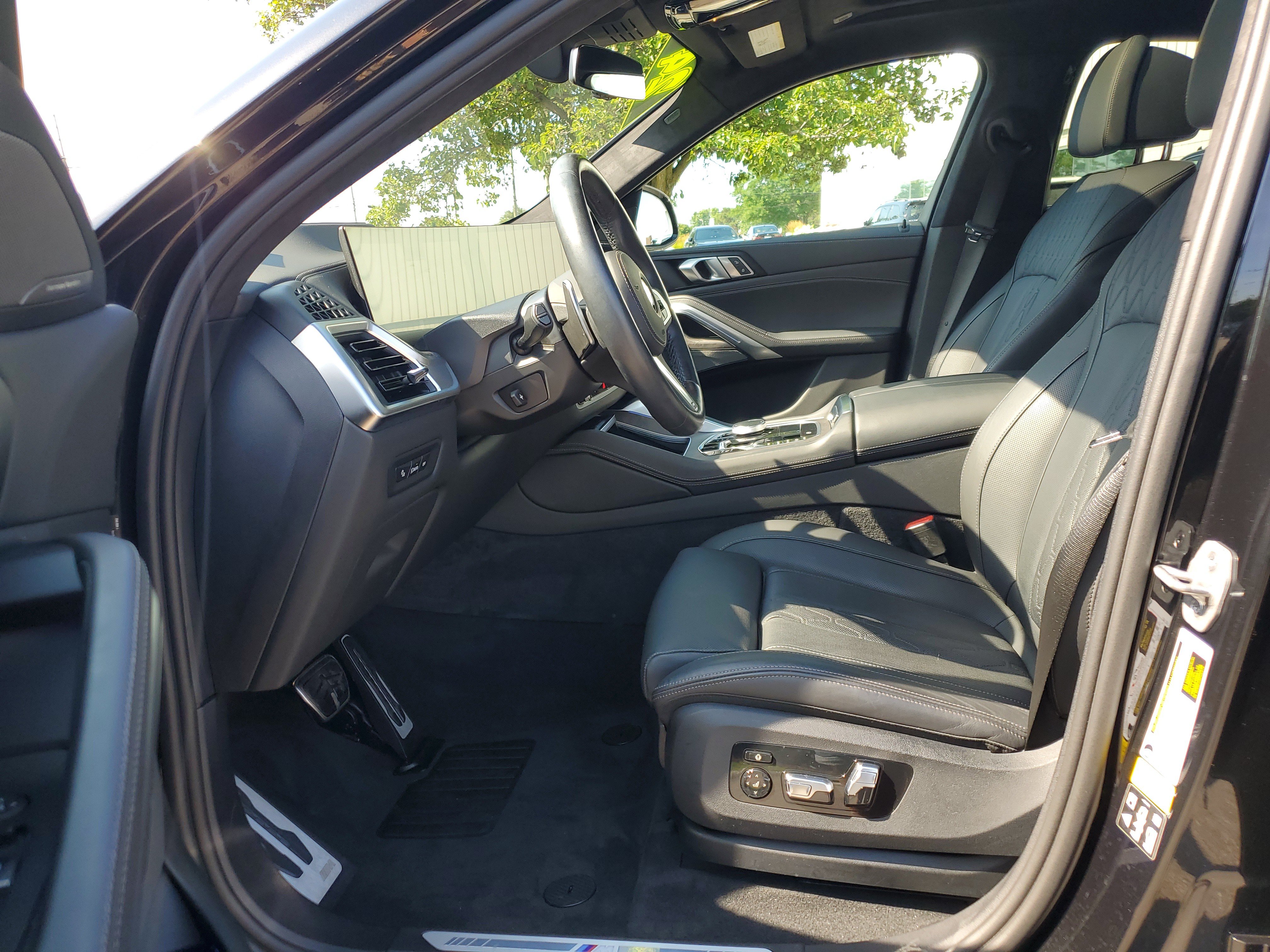 Used 2024 BMW X6 xDrive40i w/ Premium Package AWD/4WD image 5