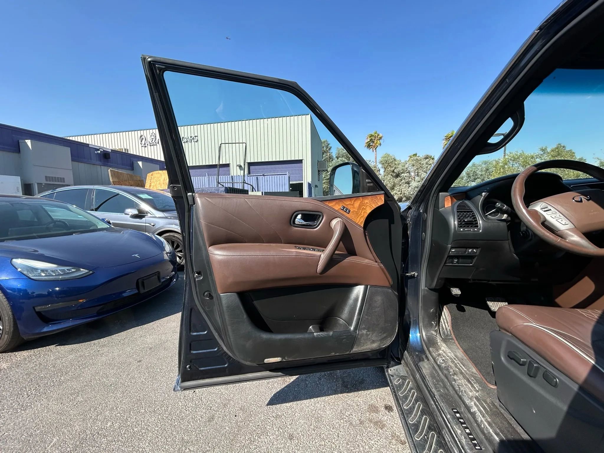 Used 2017 INFINITI QX80 Limited w/ All Season Package image 8