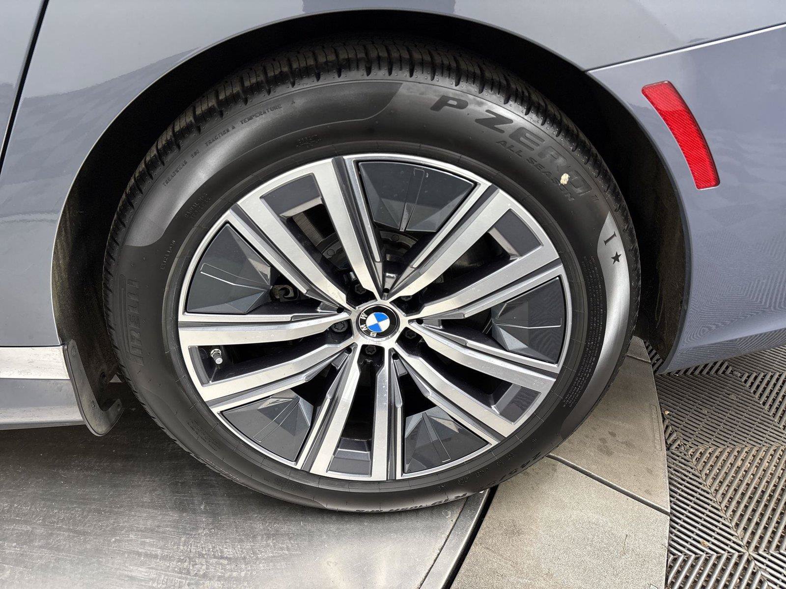 Used 2023 BMW i7 xDrive60 AWD/4WD image 27