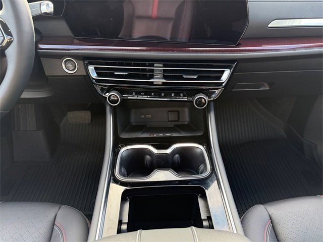 Used 2024 Chevrolet Traverse RS image 11