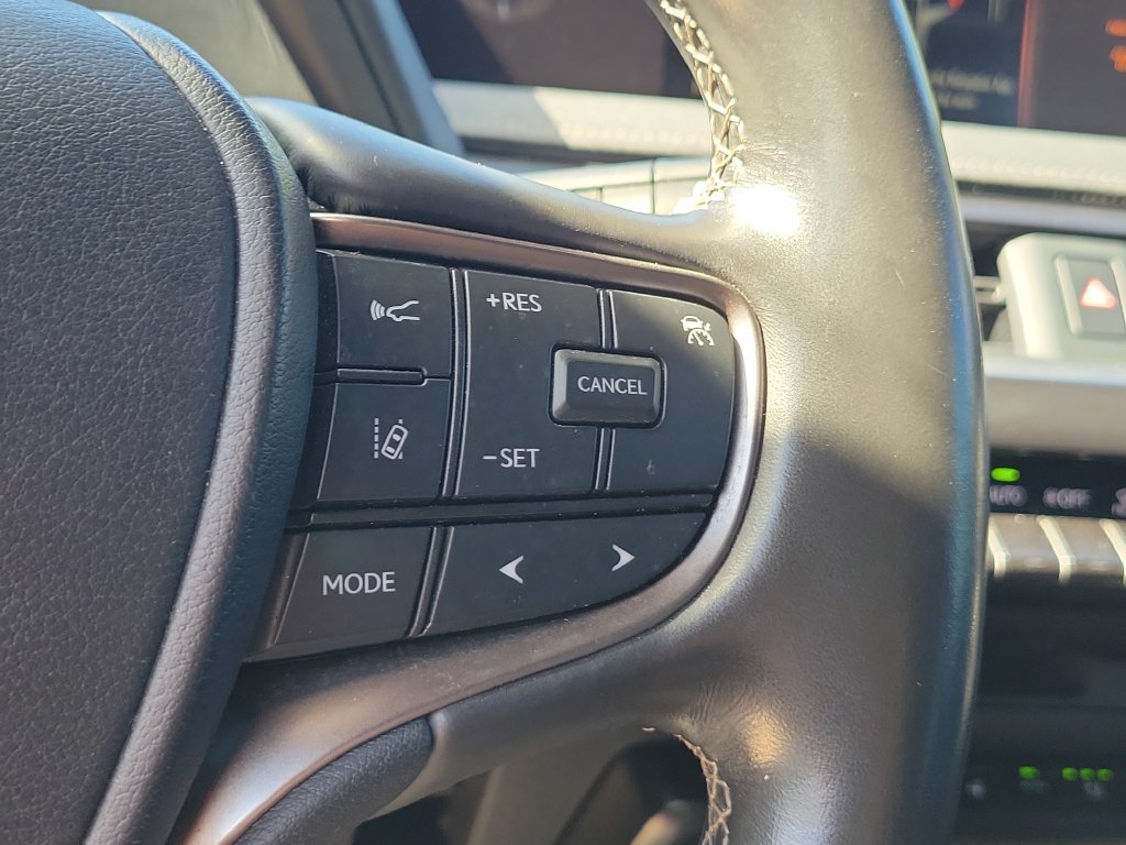 Used 2022 Lexus UX 200 w/ Premium Package FWD image 28