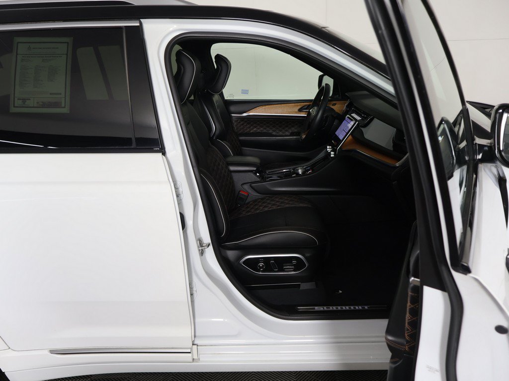 Used 2022 Jeep Grand Cherokee Summit AWD/4WD image 34