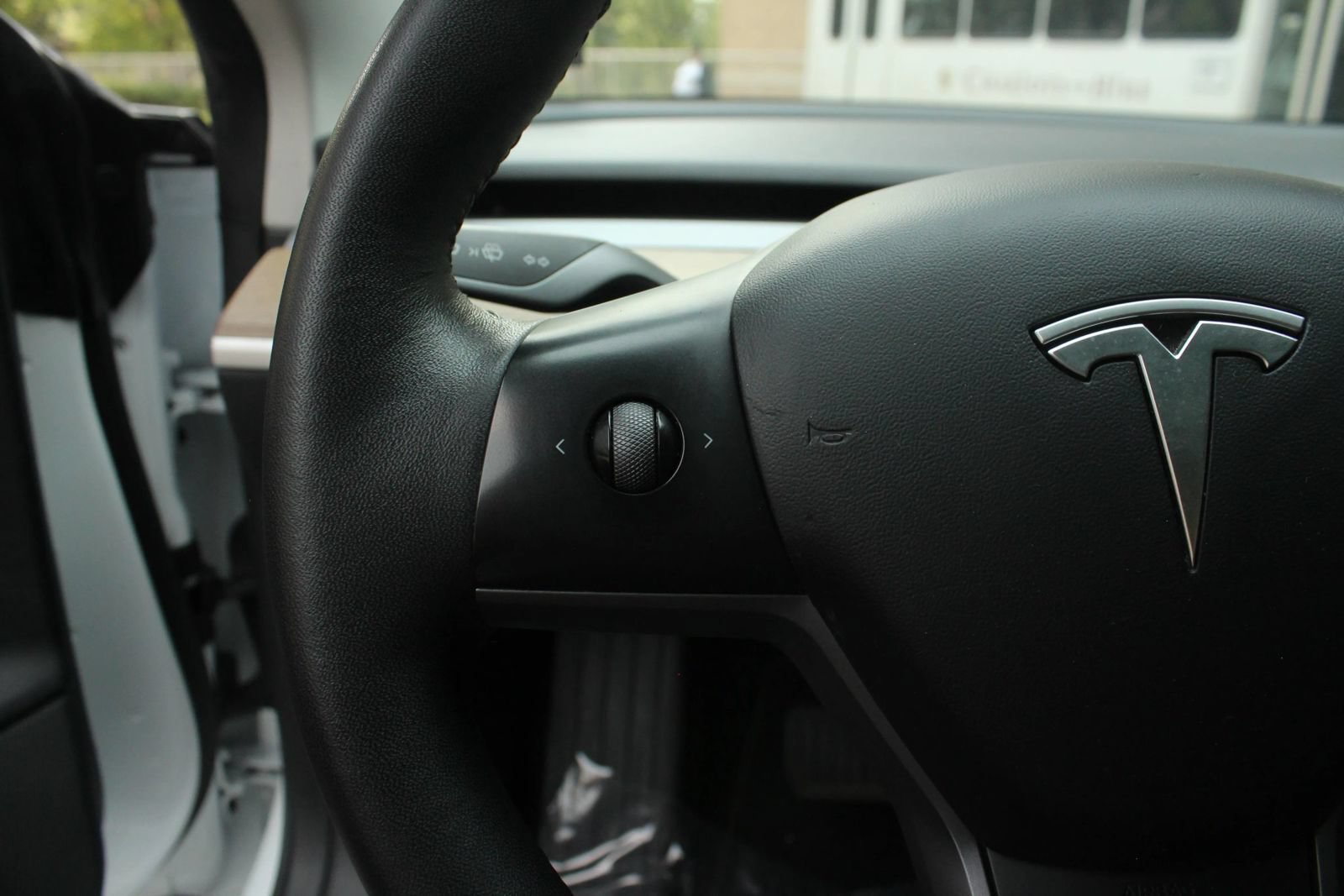 Used 2023 Tesla Model 3 Standard Range RWD image 29