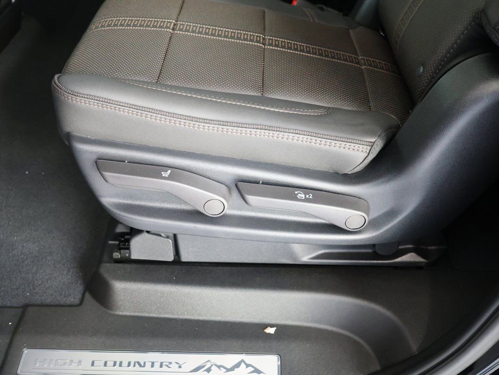 New 2025 Chevrolet Suburban High Country image 29