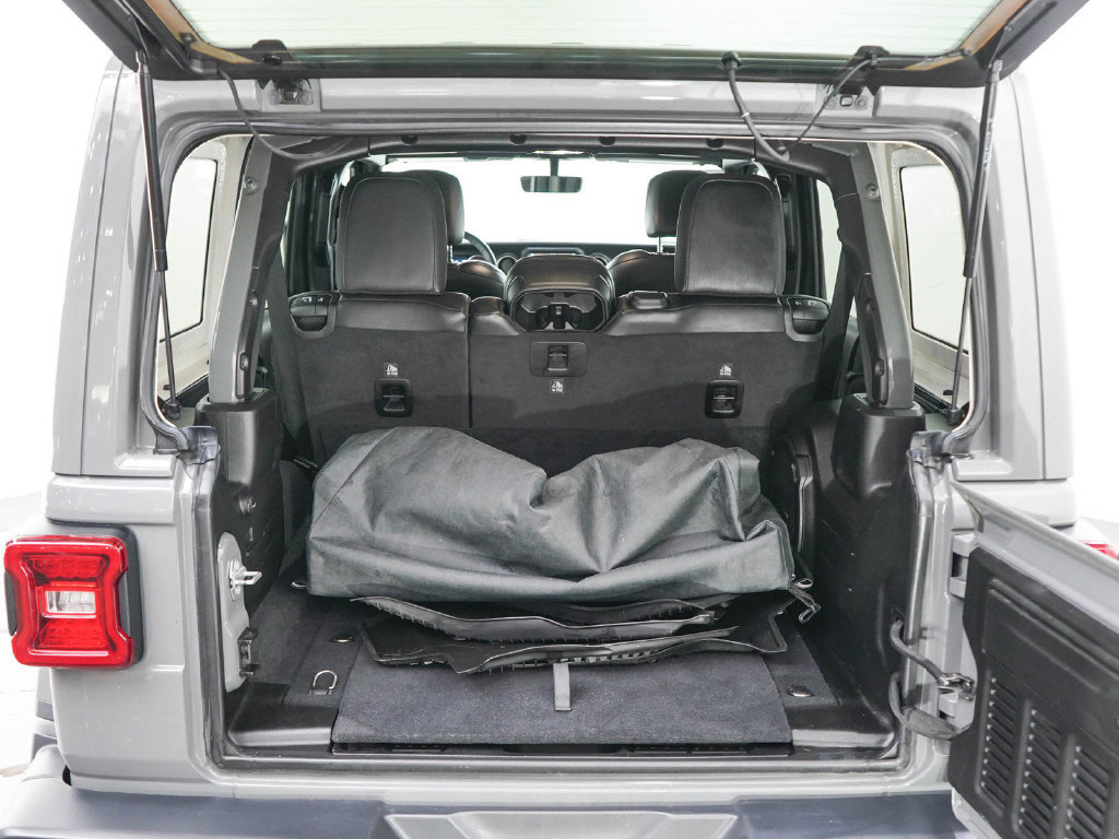 Used 2019 Jeep Wrangler Unlimited Sahara AWD/4WD image 16