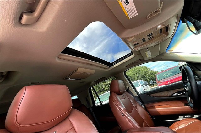 Used 2015 Cadillac Escalade Premium image 18