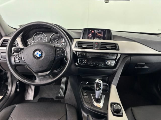 Used 2017 BMW 320i xDrive Sedan AWD/4WD image 13