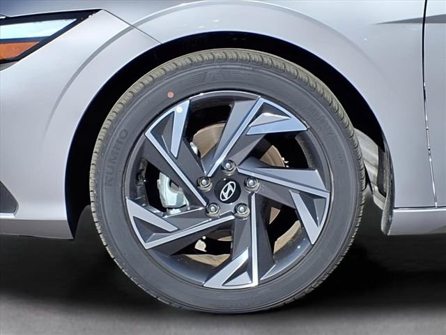 New 2025 Hyundai Elantra Sport image 12