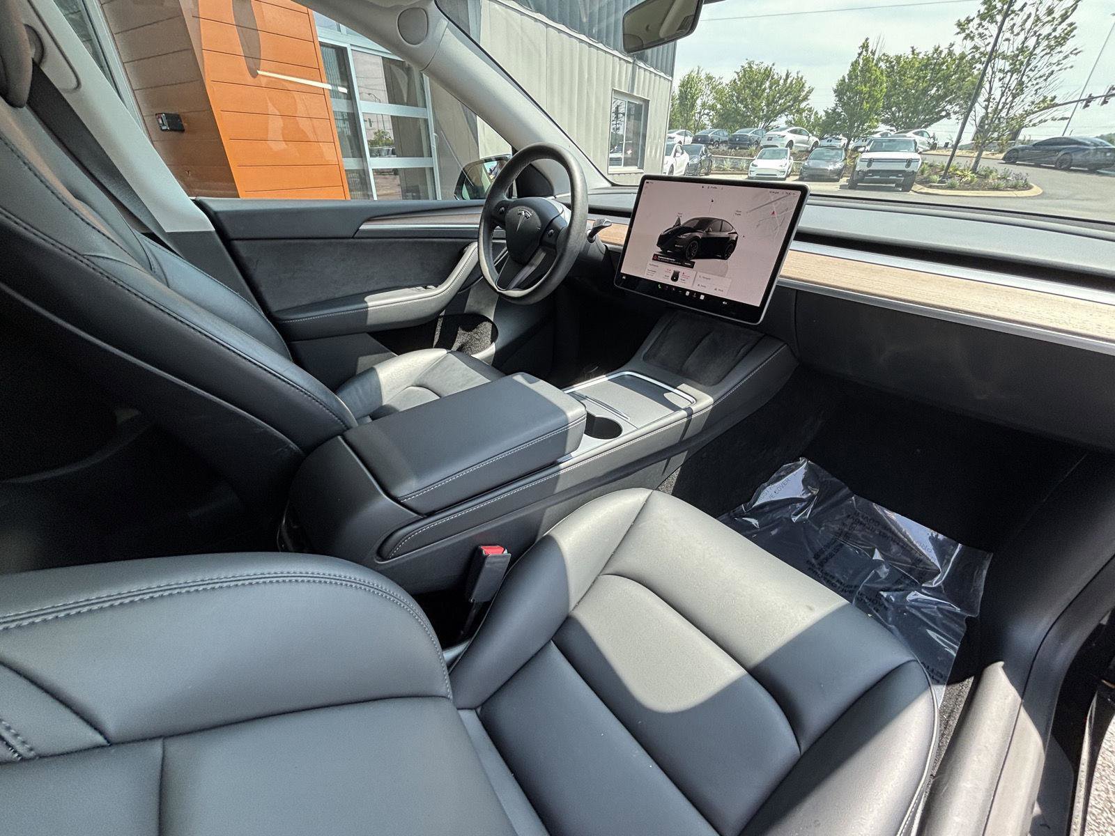 Used 2023 Tesla Model Y Performance AWD/4WD image 9