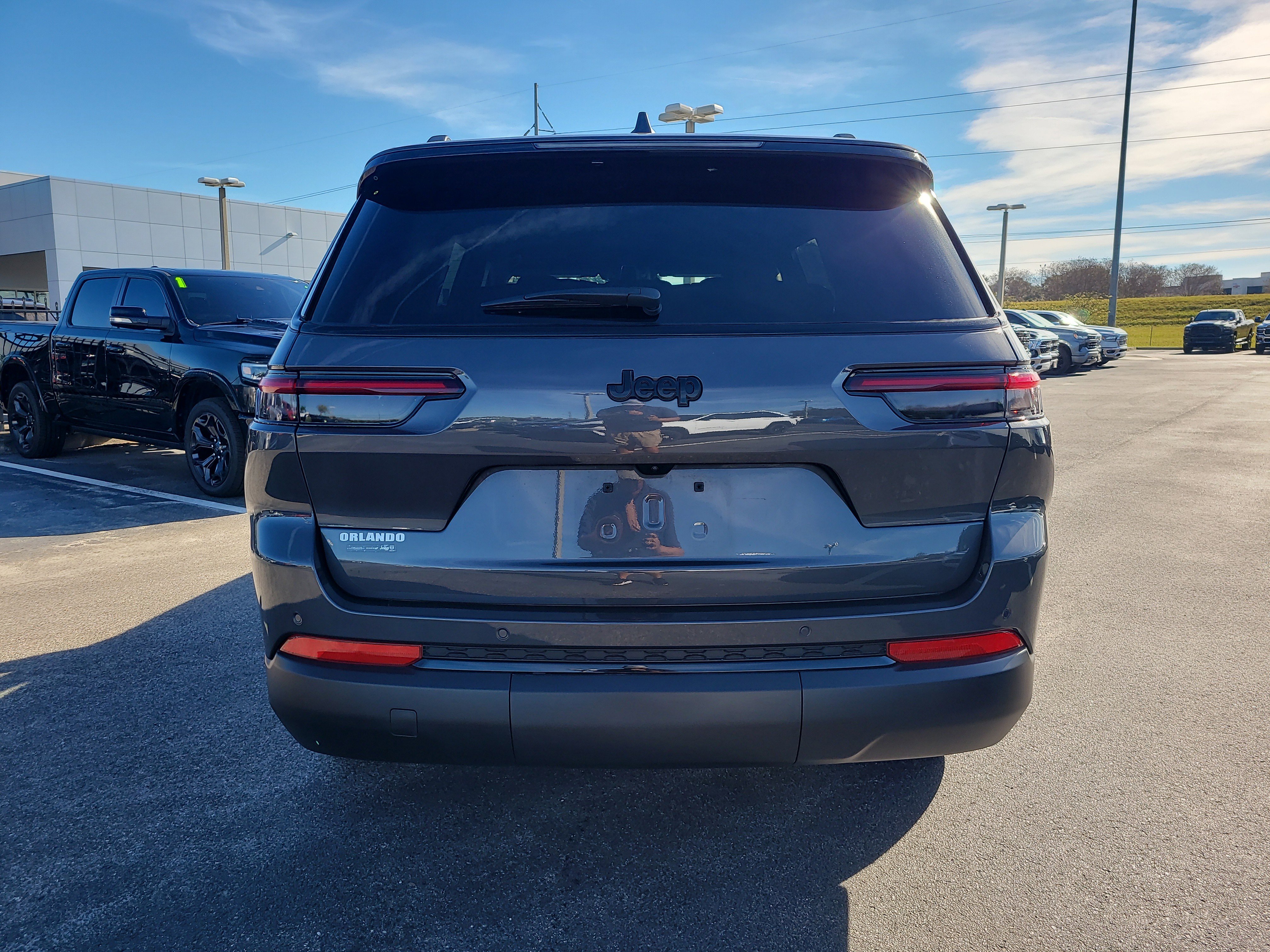 Used 2025 Jeep Grand Cherokee L Laredo image 5