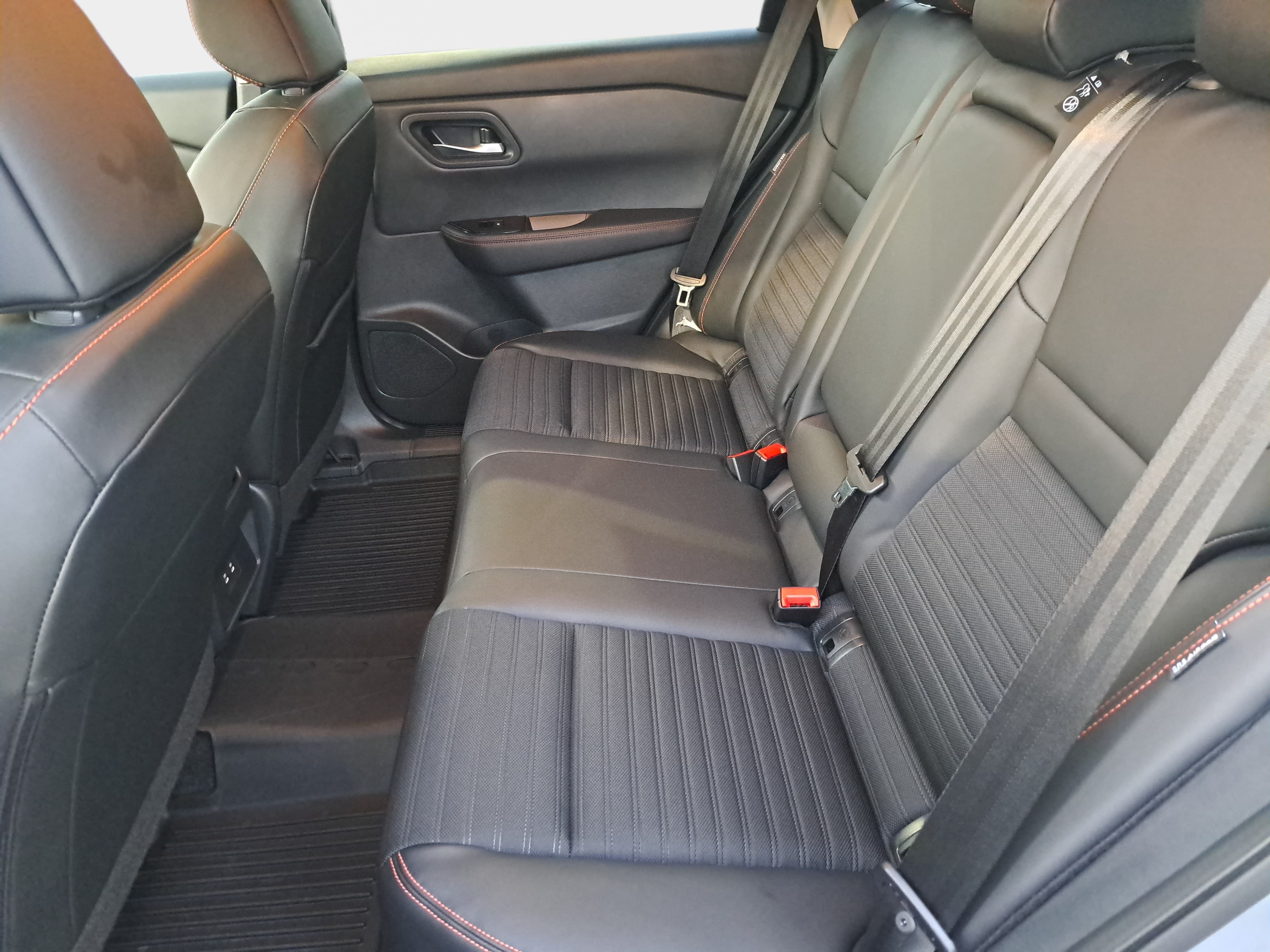 Used 2026 Nissan Rogue SV AWD/4WD image 14