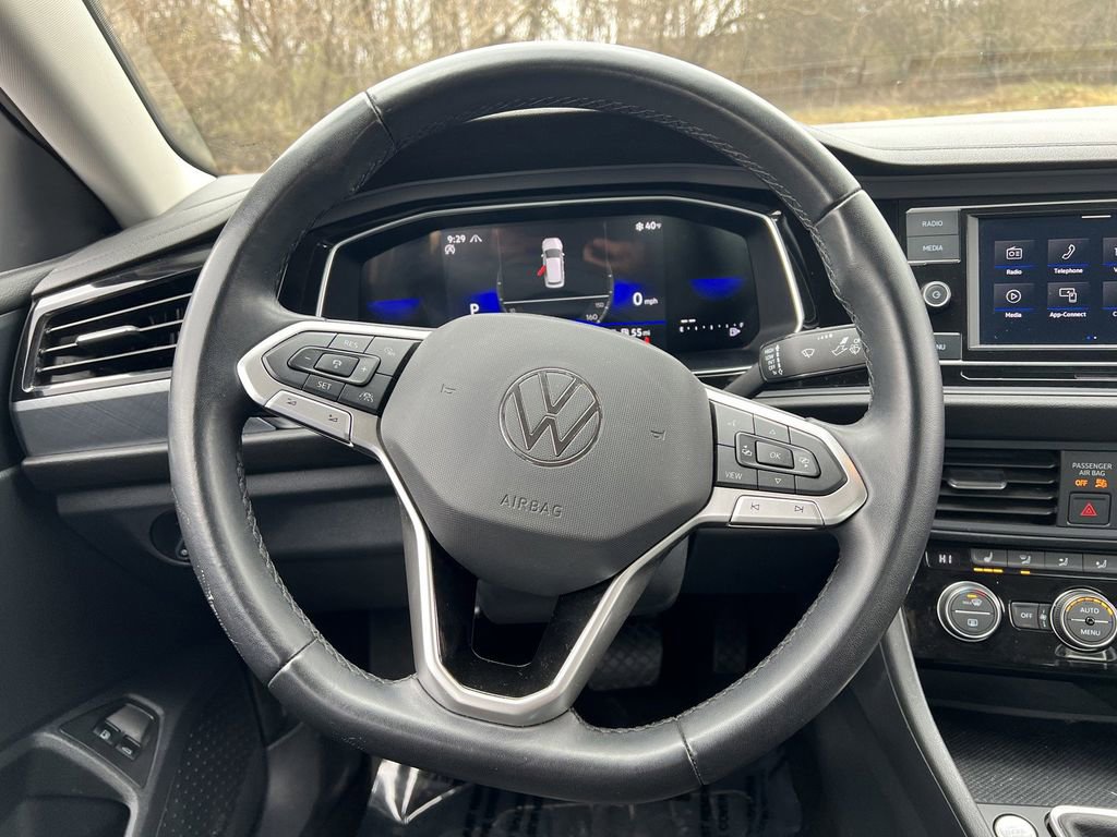 Used 2024 Volkswagen Jetta SE image 10