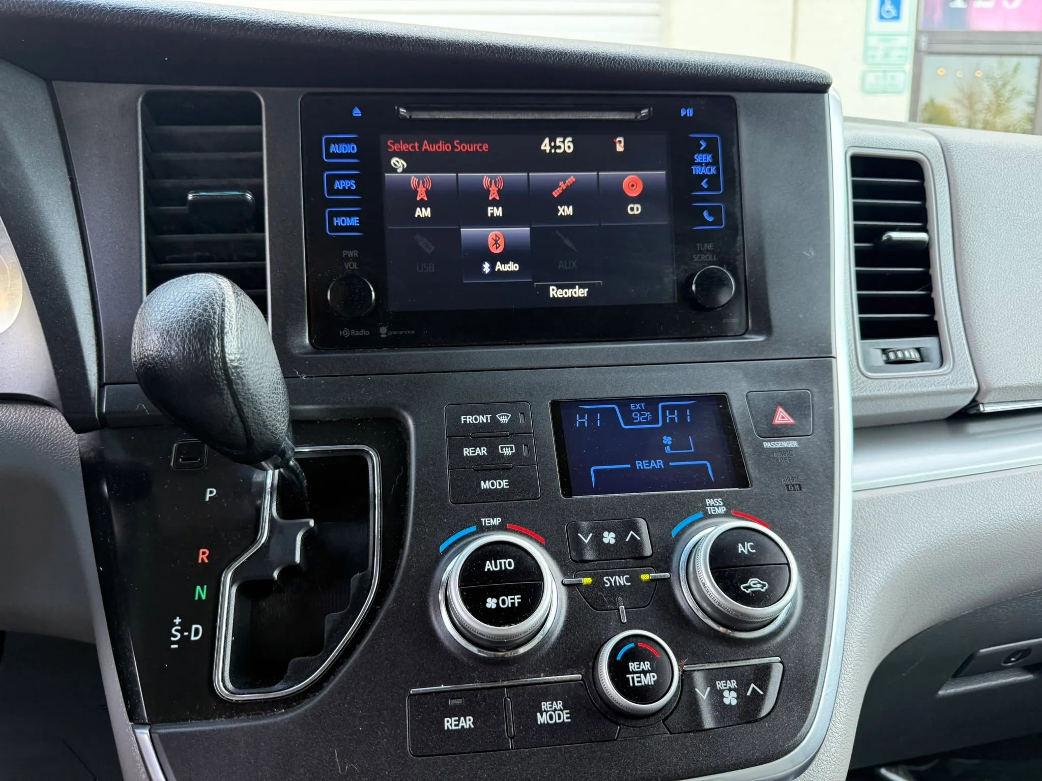 Used 2015 Toyota Sienna LE FWD image 27