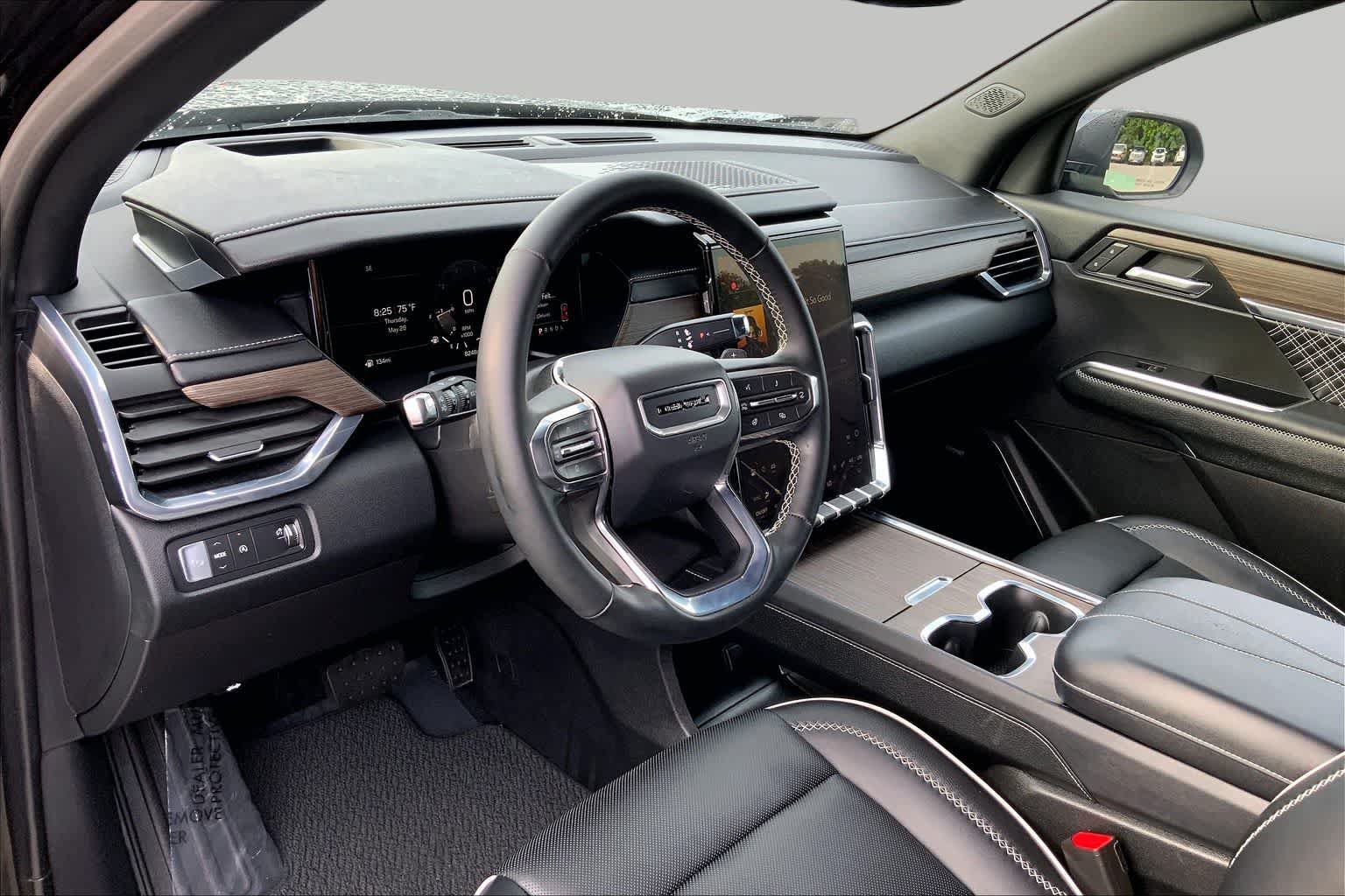 Used 2025 GMC Acadia Denali FWD image 17