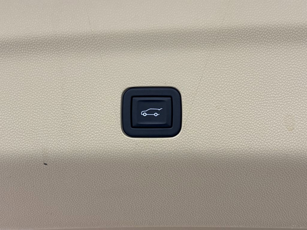 Used 2023 Cadillac Escalade ESV Premium Luxury image 35