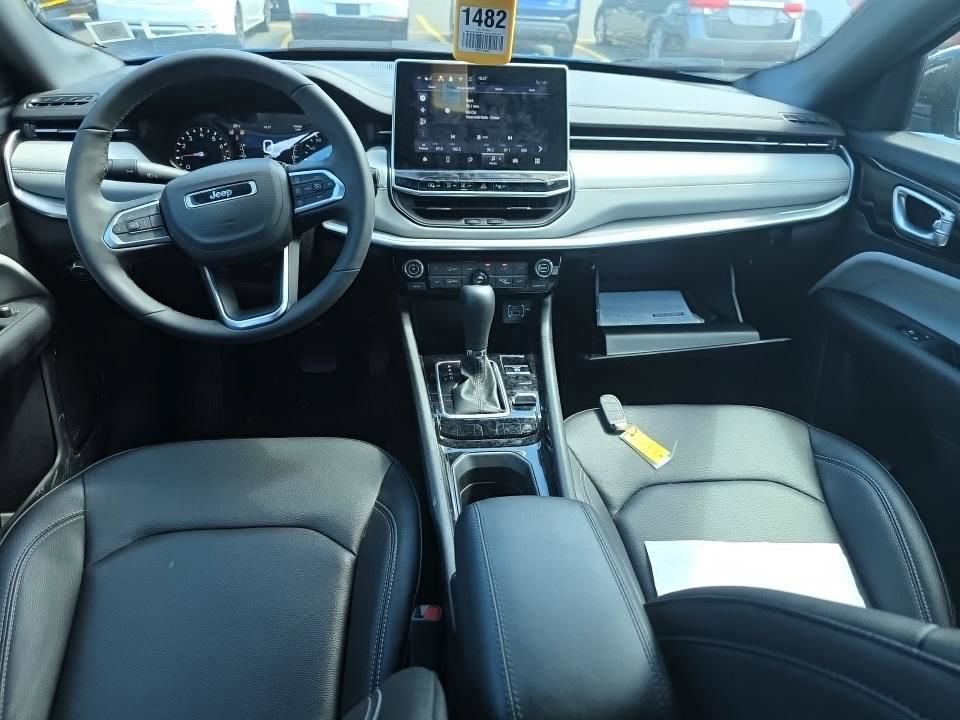 Certified 2025 Jeep Compass Limited AWD/4WD image 9
