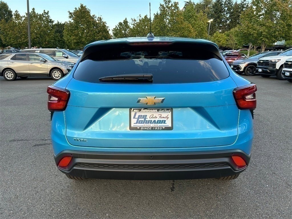 New 2025 Chevrolet Trax LS w/ LS Convenience Package FWD image 6