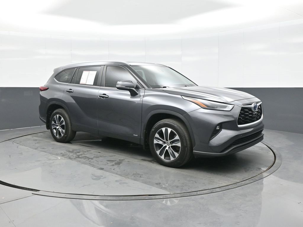 Used 2023 Toyota Highlander XLE image 1