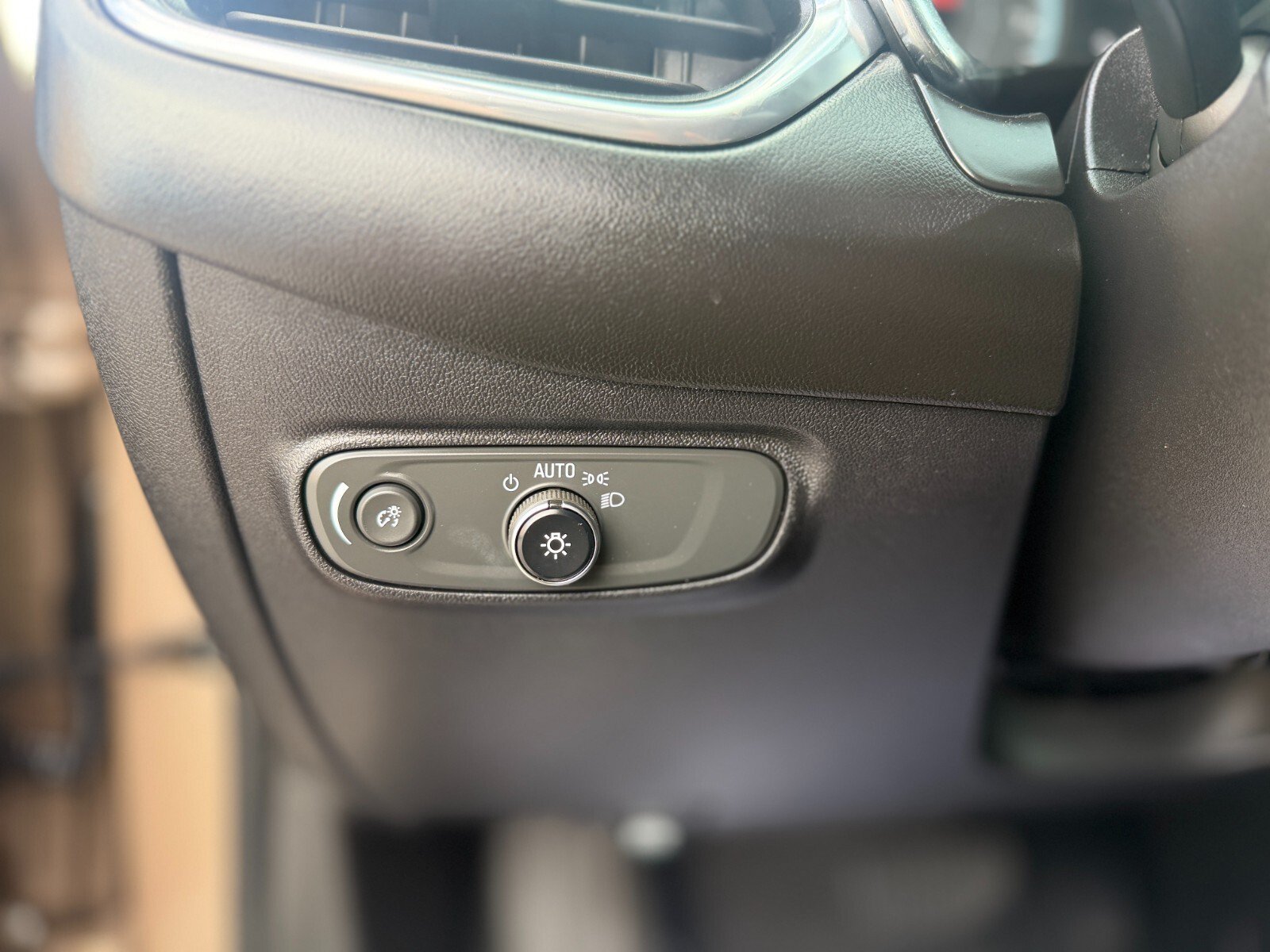 Used 2019 Chevrolet Equinox LS w/ LPO, Blackout Package FWD image 15