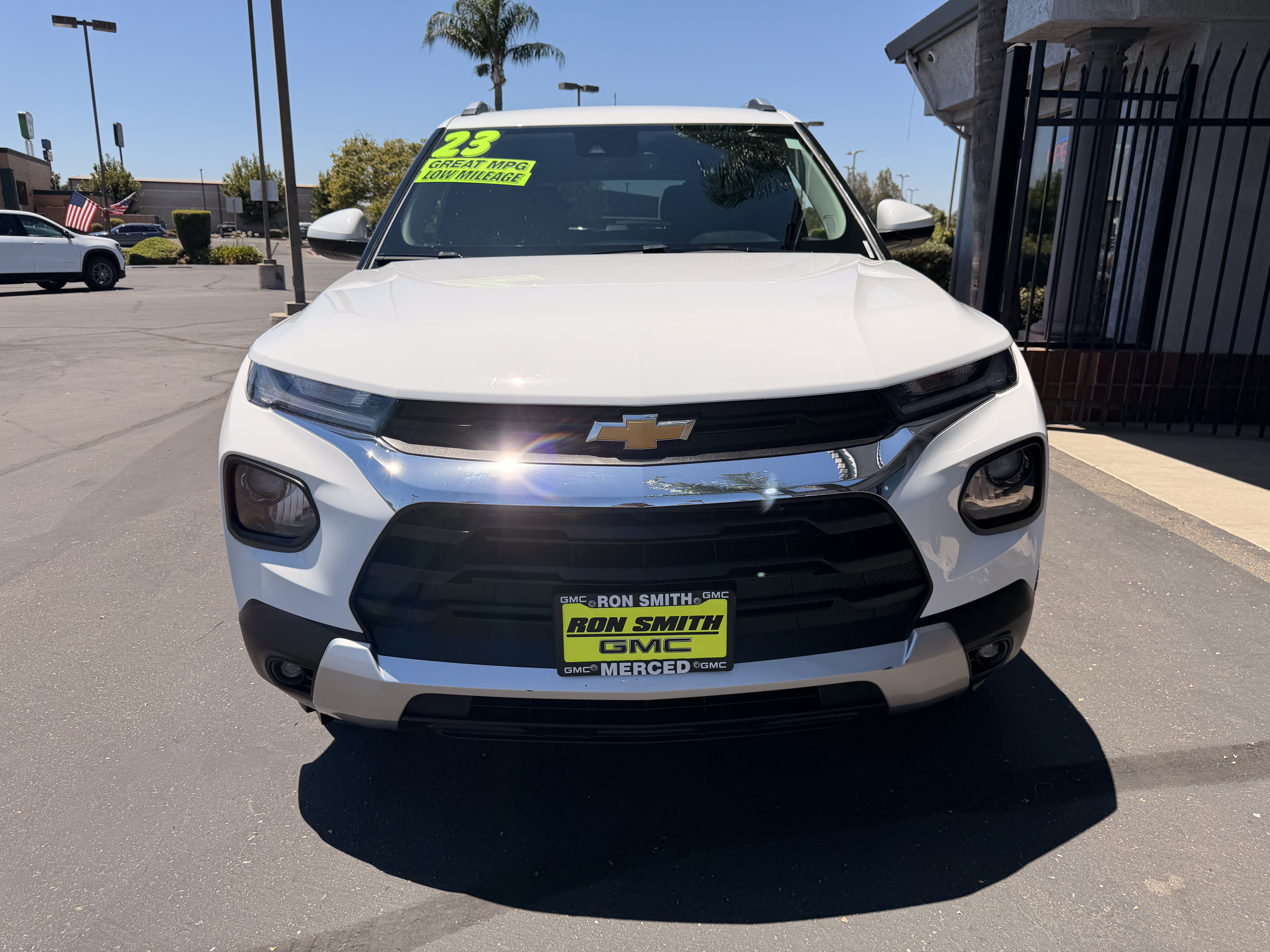 Used 2023 Chevrolet TrailBlazer LT w/ Convenience Package FWD image 3