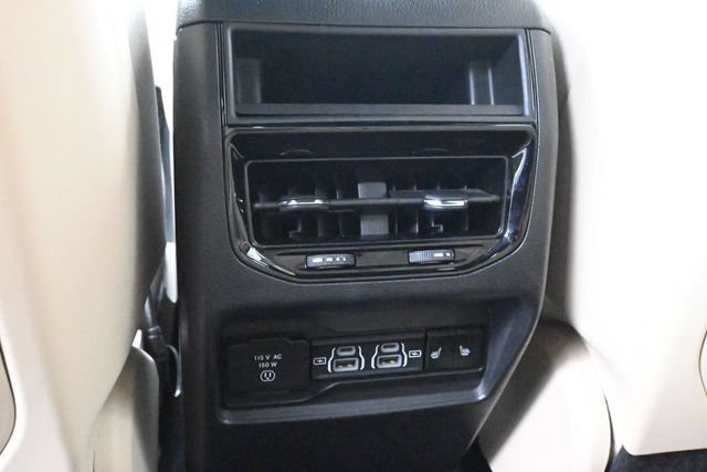 Used 2024 Jeep Grand Cherokee Limited AWD/4WD image 30