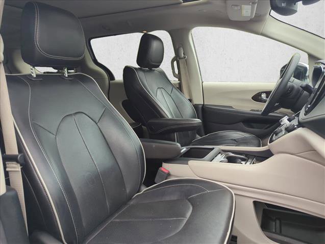 Used 2023 Chrysler Pacifica Limited image 28