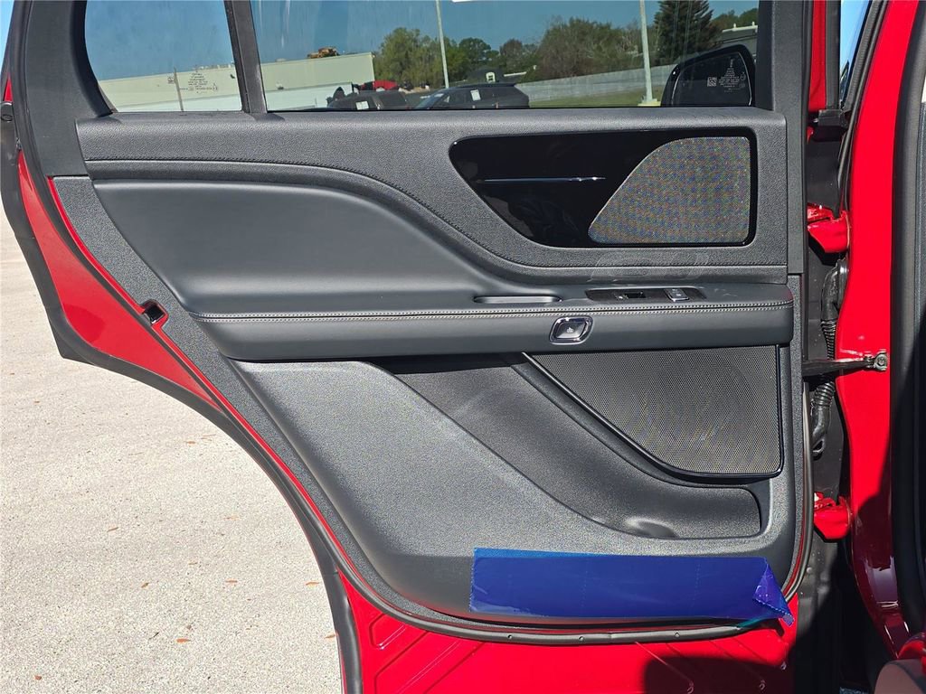 New 2026 Lincoln Aviator 2WD image 10