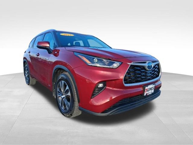 Used 2021 Toyota Highlander XLE image 4