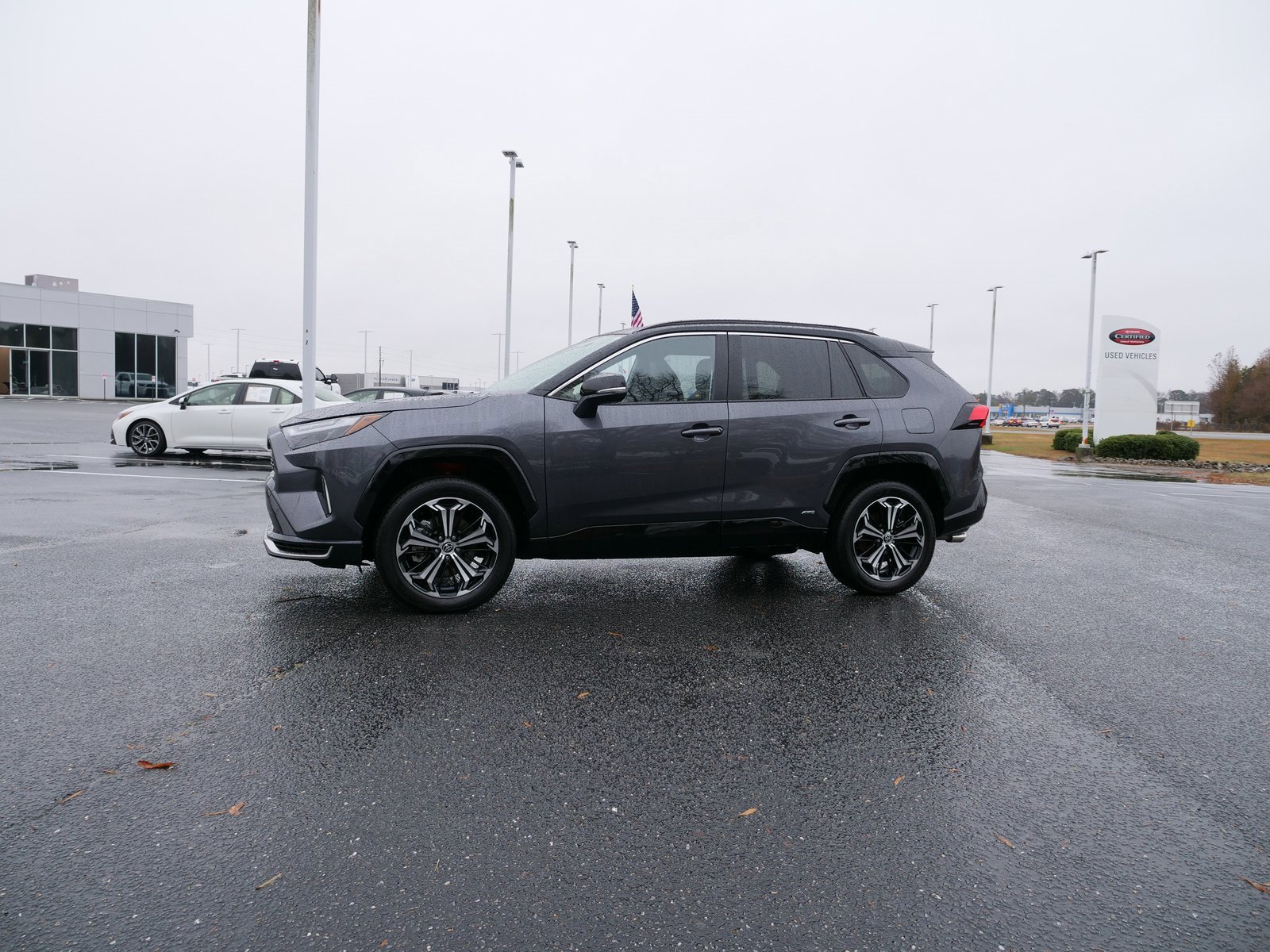 Used 2025 Toyota RAV4 XSE image 7