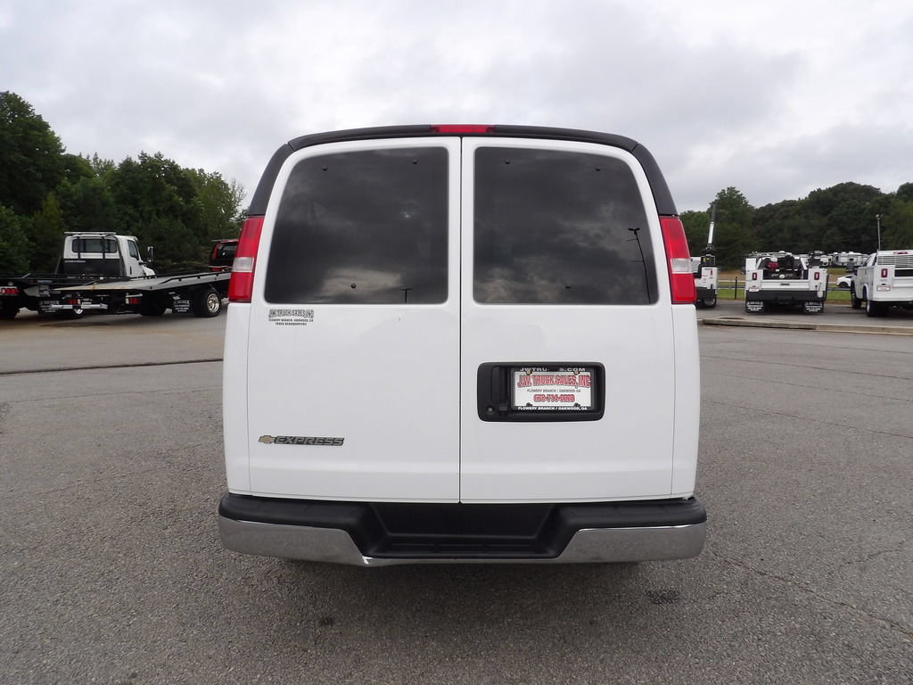 Used 2025 Chevrolet Express 3500 LT w/ LT Preferred Equipment Group RWD image 6
