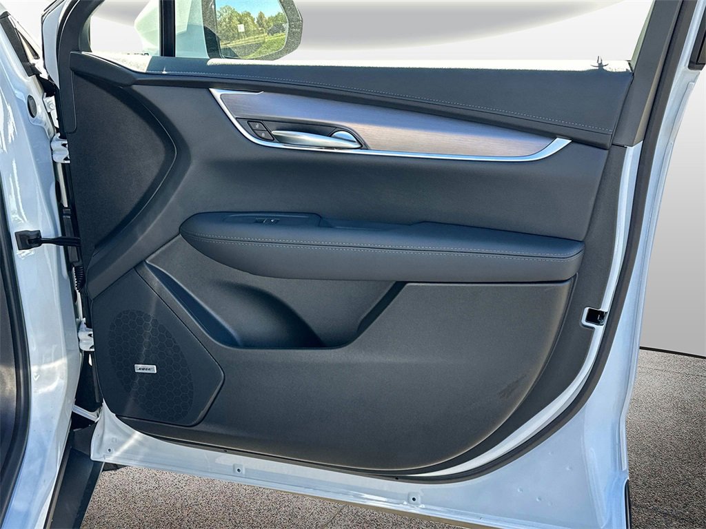 New 2025 Cadillac XT5 Luxury image 8