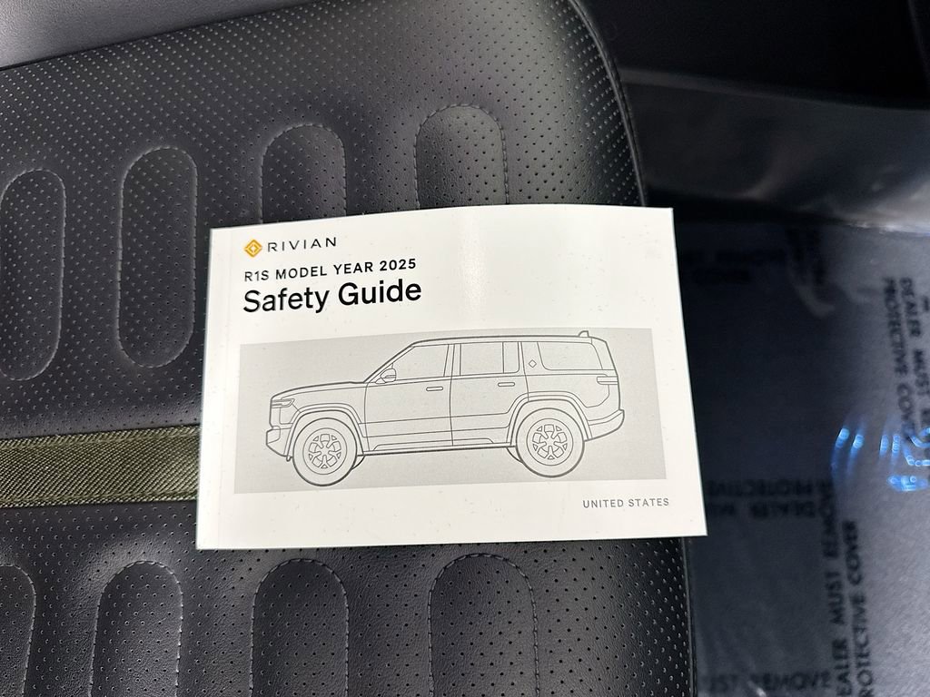 Used 2025 Rivian R1S Adventure image 41