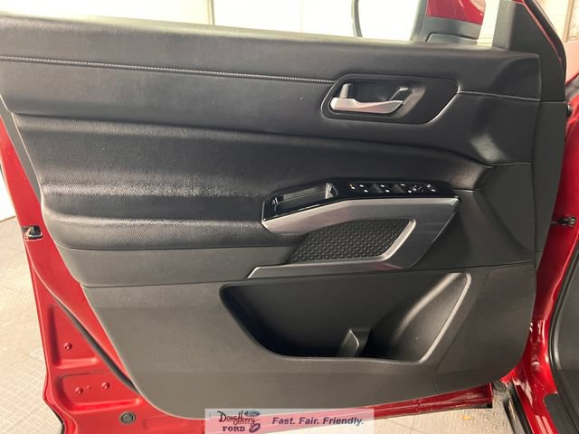 Used 2023 Nissan Pathfinder SL AWD/4WD image 25