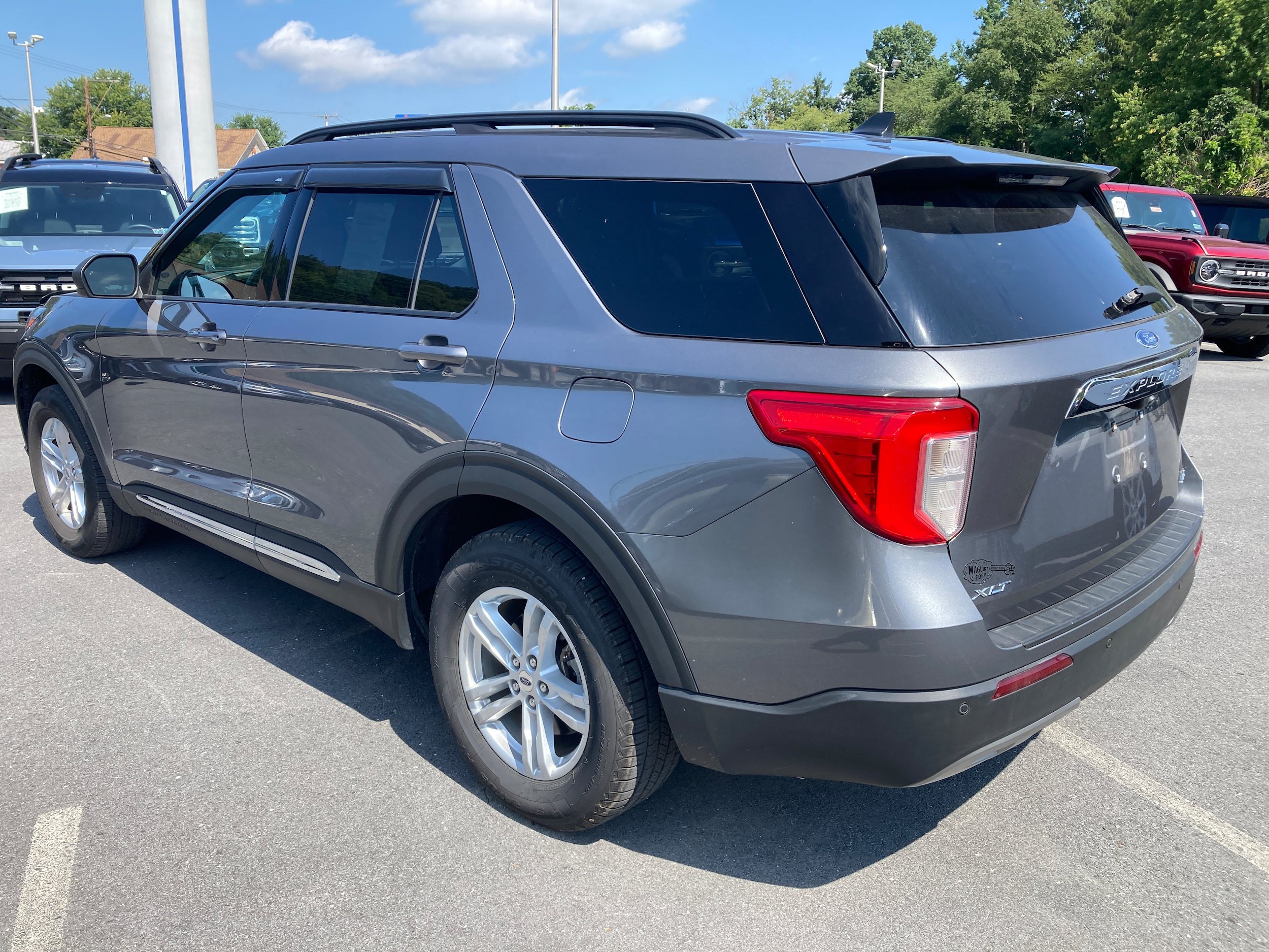 Certified 2022 Ford Explorer XLT w/ Equipment Group 202A AWD/4WD image 6