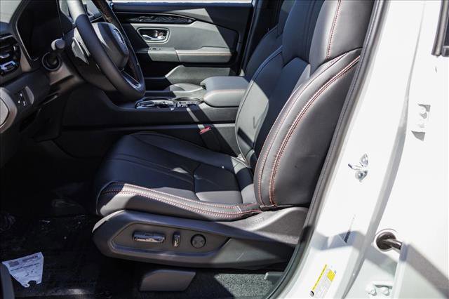 New 2025 Honda Pilot TrailSport image 11