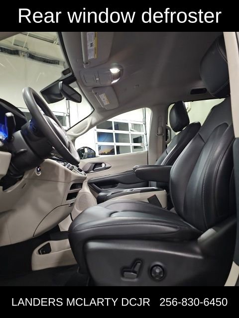 Used 2024 Chrysler Pacifica Touring-L image 15