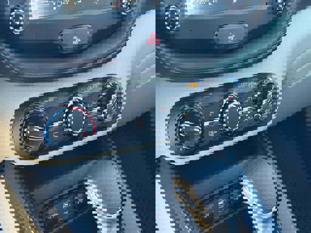 Used 2025 Kia Soul LX w/ LX Technology Package image 21