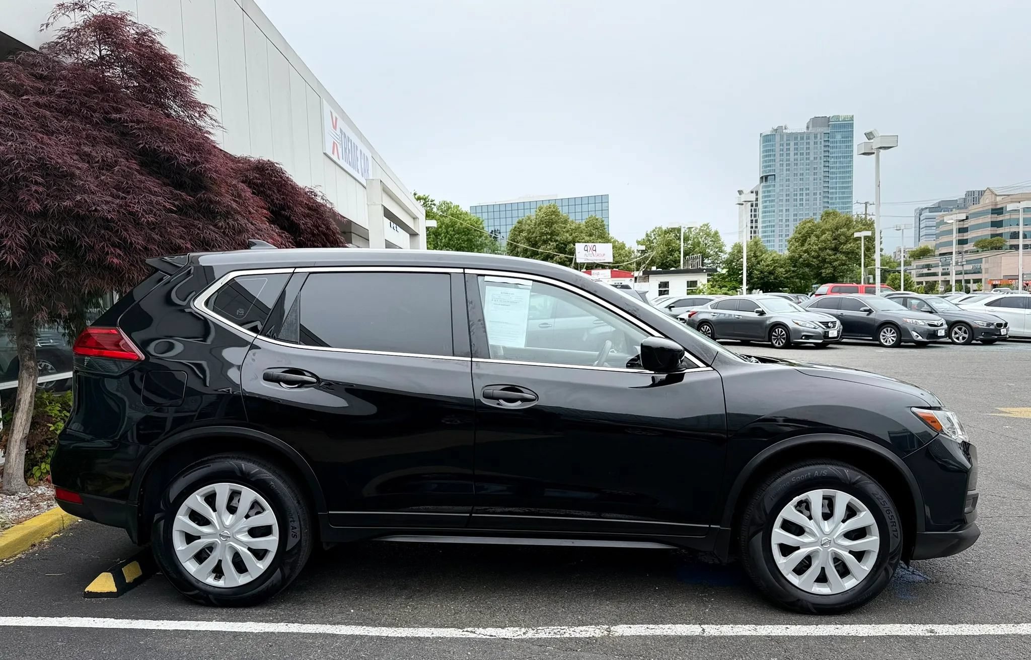Used 2017 Nissan Rogue S AWD/4WD image 8