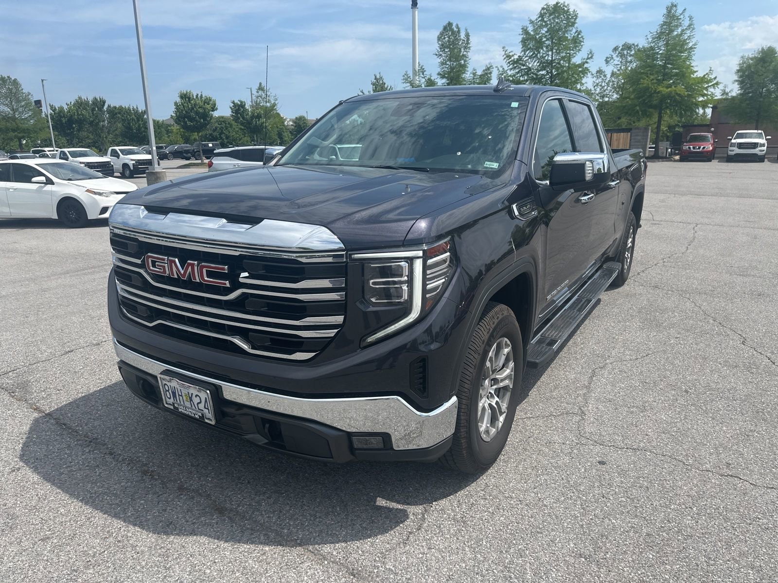 Used 2022 GMC Sierra 1500 SLT AWD/4WD image 1