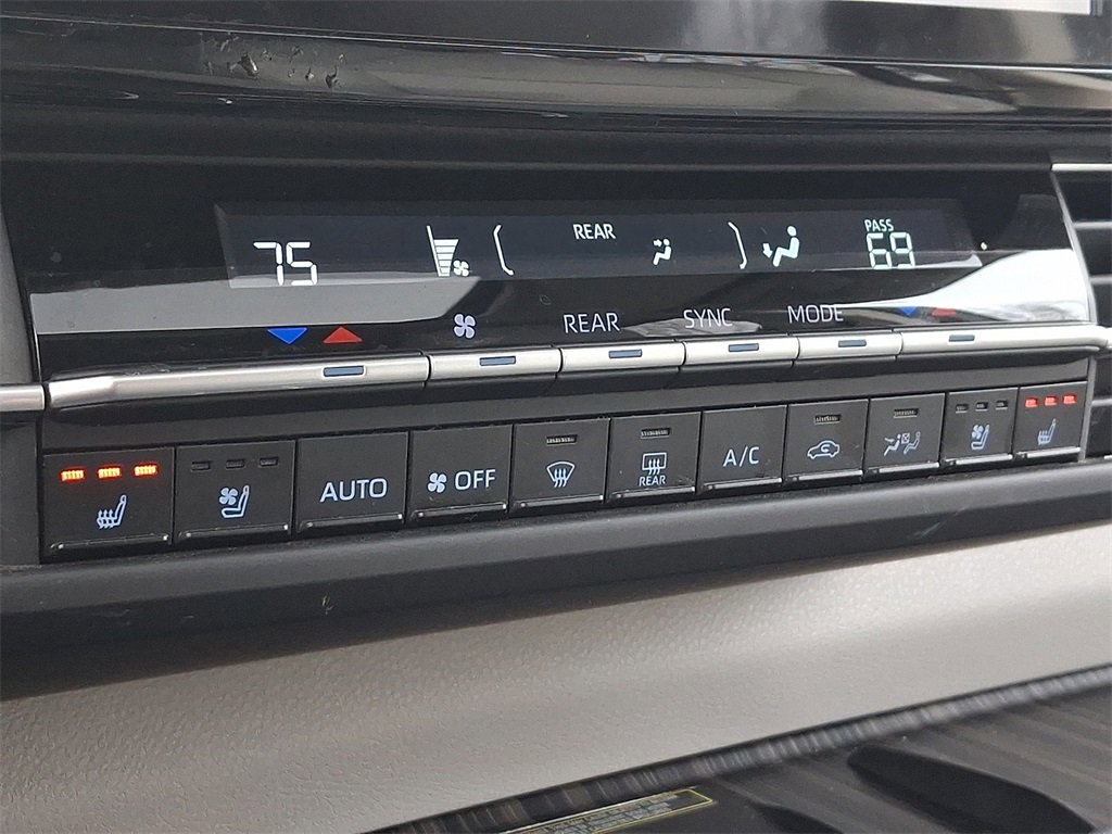 Certified 2024 Toyota Sienna Limited image 15