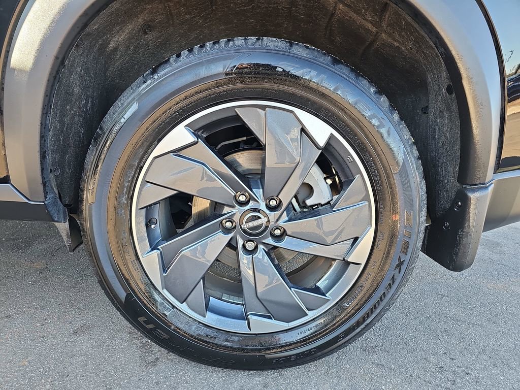 Used 2025 Nissan Rogue SV w/ SV Premium Package image 36