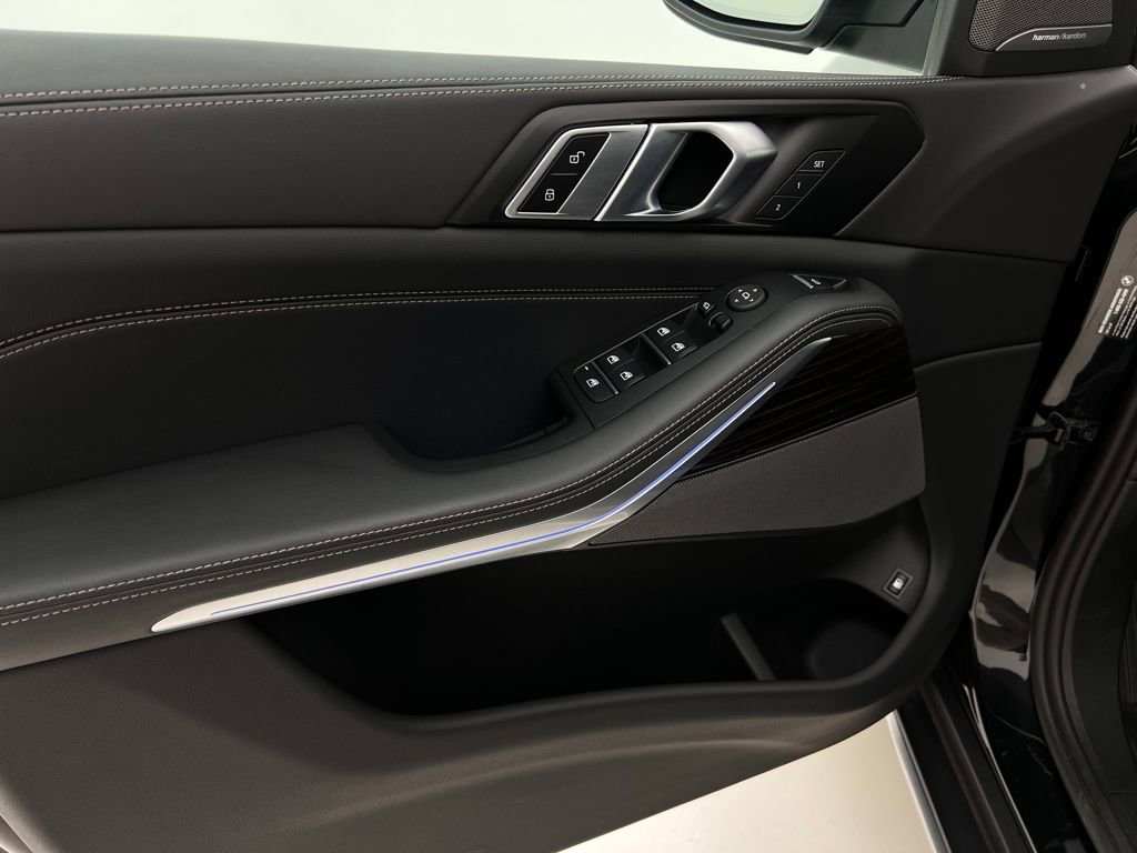 Certified 2025 BMW X5 xDrive50e w/ Premium Package image 34