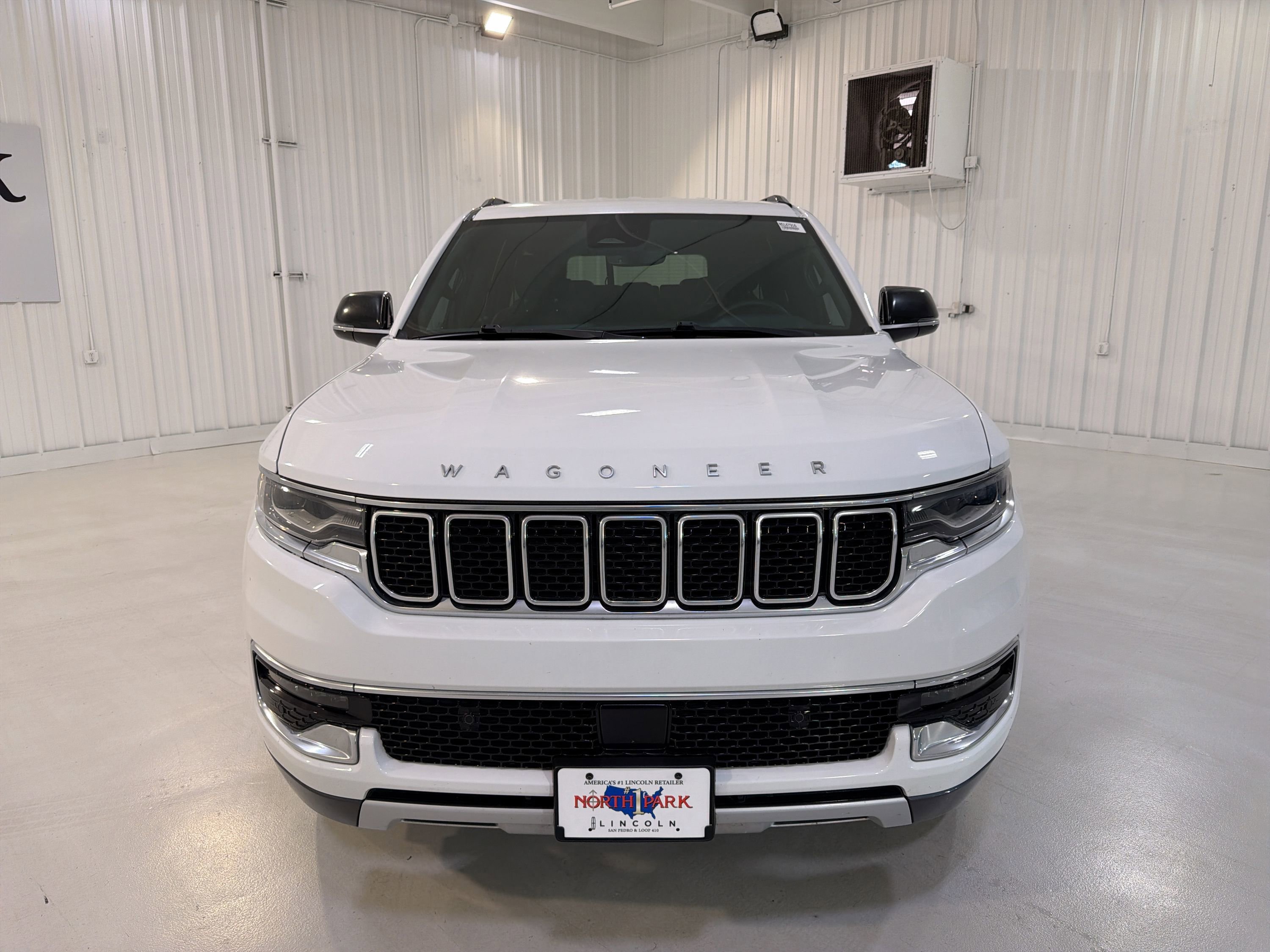 Used 2022 Jeep Wagoneer Series II RWD image 32