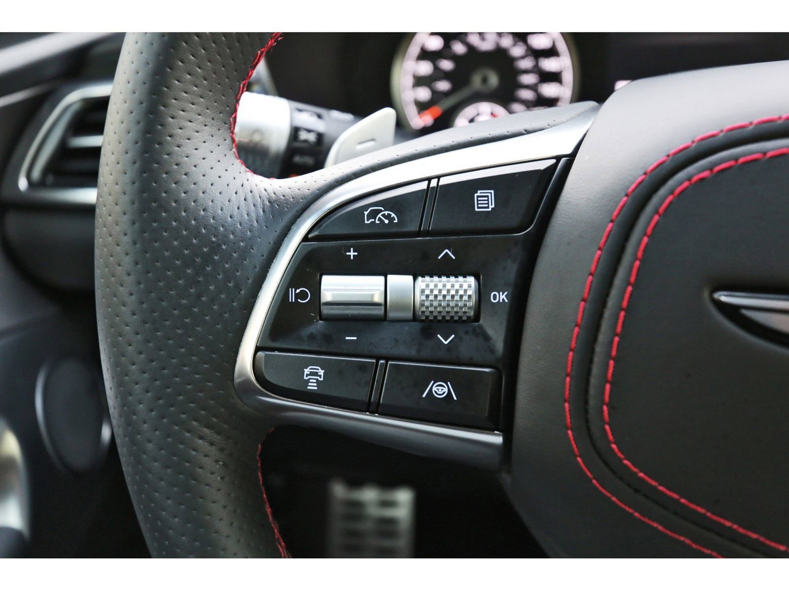 Used 2025 Genesis G70 3.3T Advanced w/ Sport Prestige Package image 17