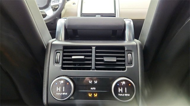 Used 2024 Land Rover Discovery Dynamic SE image 40