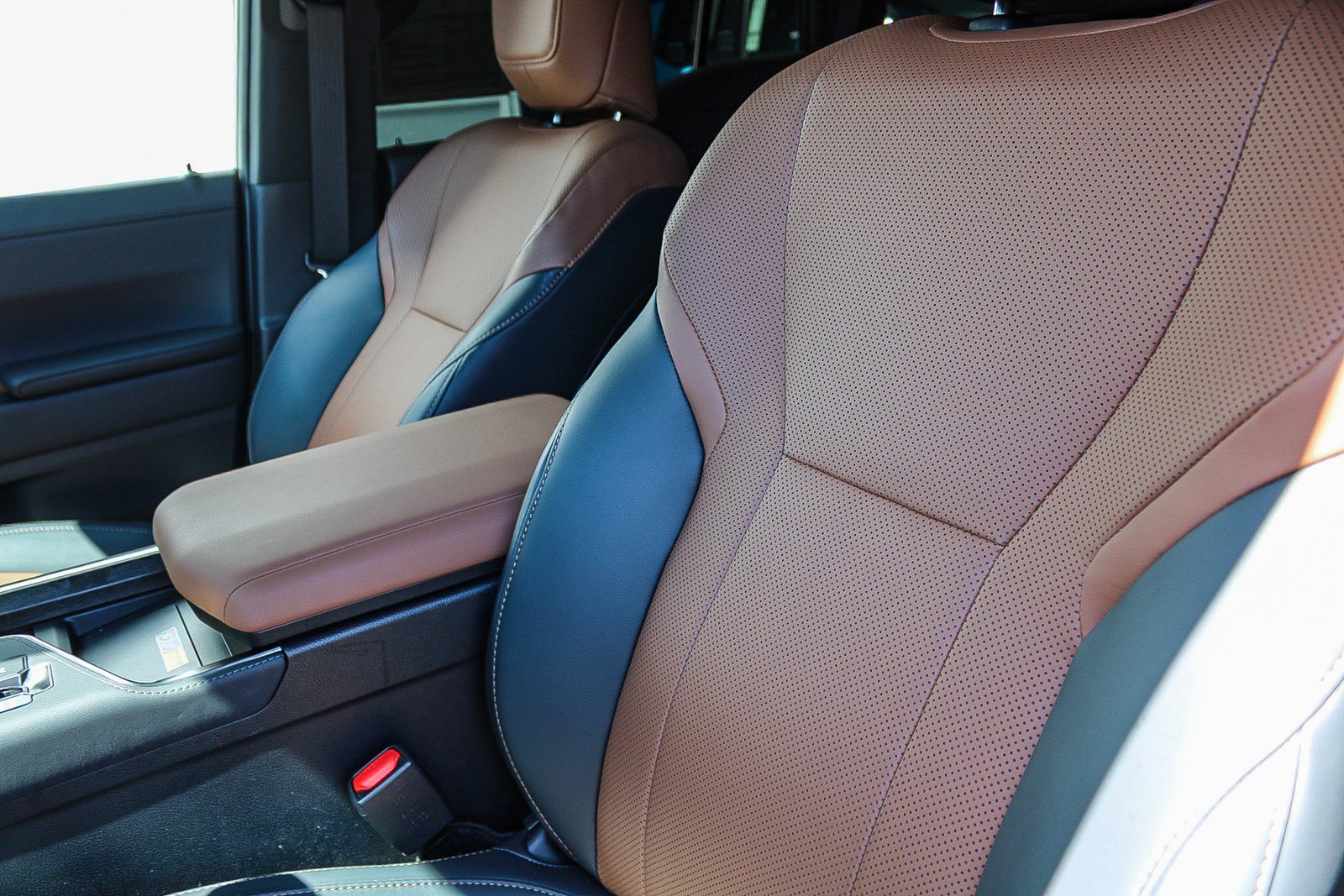 Used 2026 Lexus GX 550 w/ Accessory Package (2T) AWD/4WD image 24