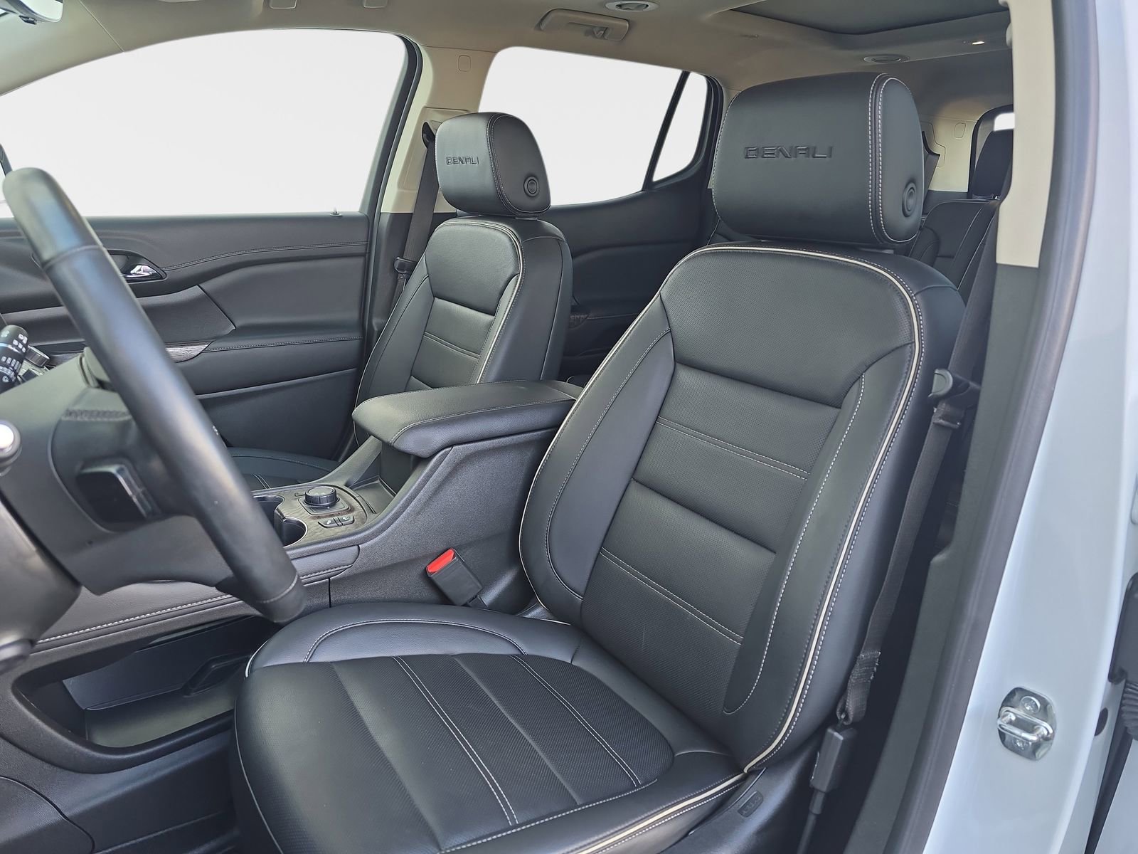 Used 2023 GMC Acadia Denali w/ Denali Technology Package image 19